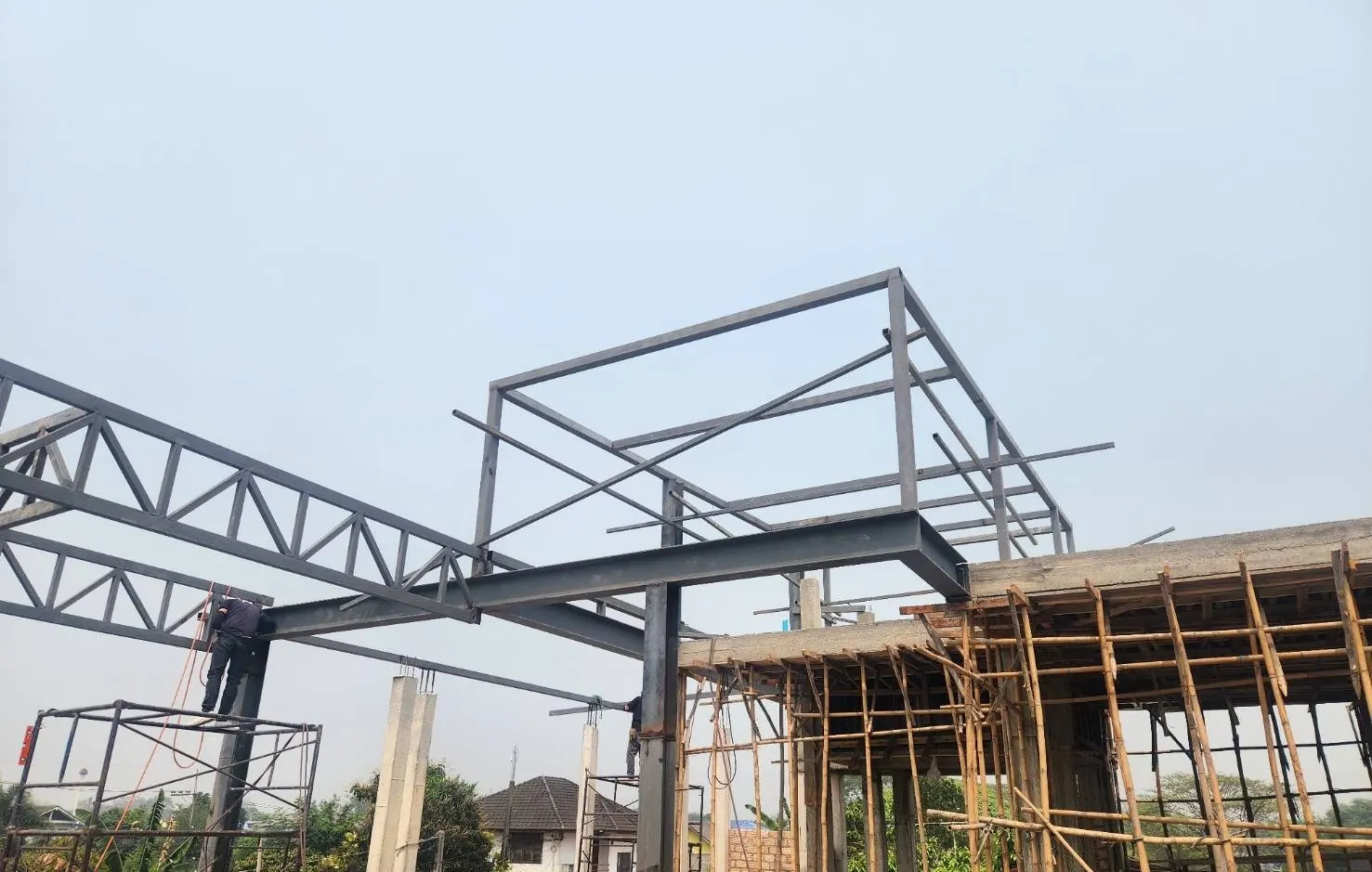 โครงหลังคาส่วนบนของตัวบ้าน