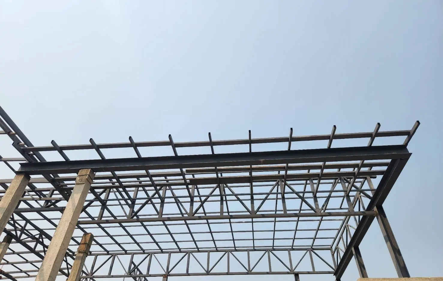 โครงหลังคาด้านหน้าบ้าน