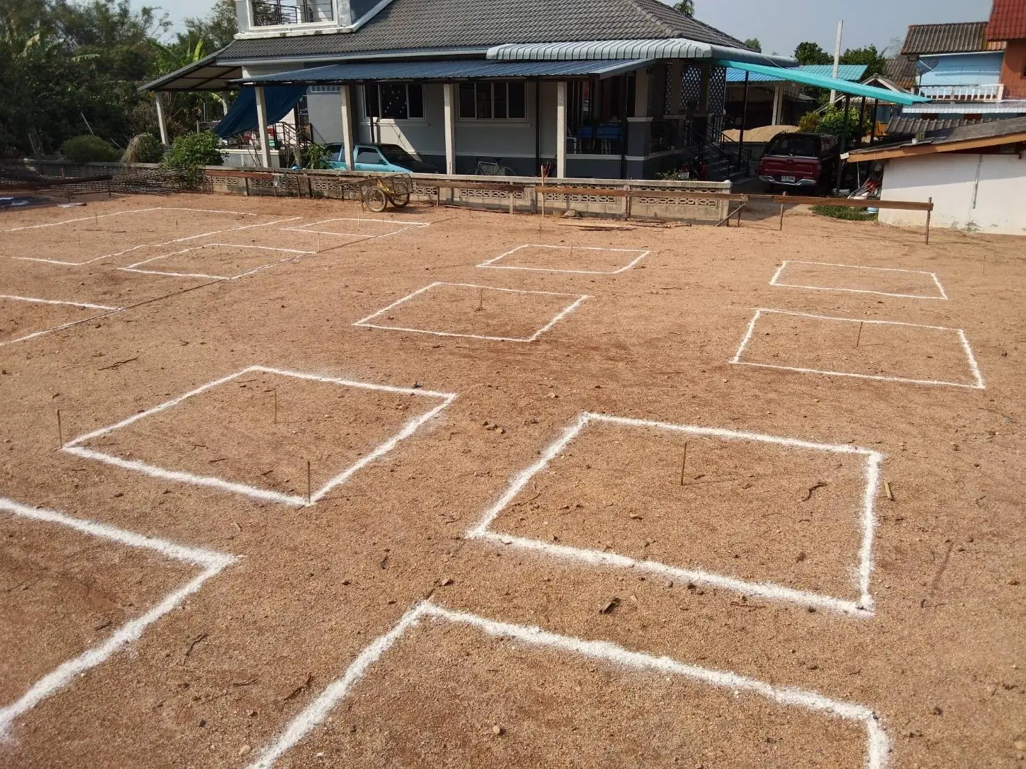 ผังฐานรากเทียบกับบ้านข้างเคียง